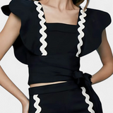 Cristina | Fabiana Elegant Top med Volanter og Kontraststing