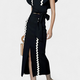 Cristina | Fabiana Elegant Top med Volanter og Kontraststing